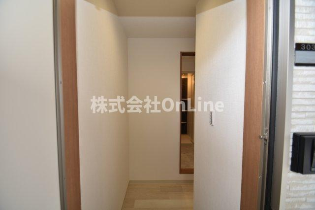 クレスト高安の玄関