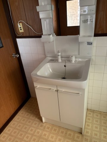 里見貸戸建の洗面所