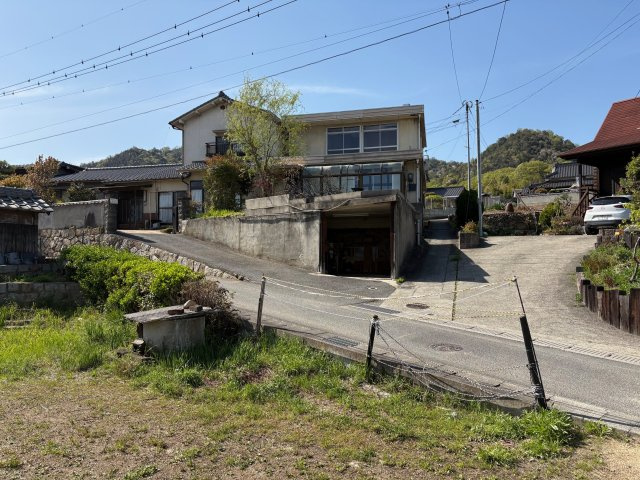 里見貸戸建の外観