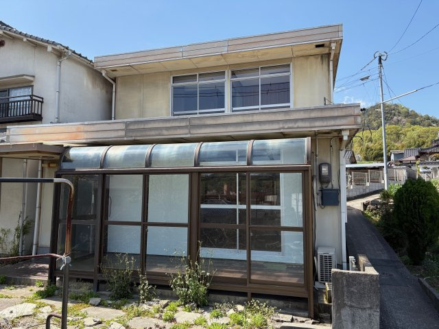 里見貸戸建の外観|サンルーフ