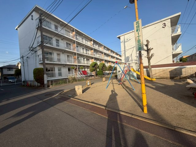 小山ハイコープ２号棟の周辺|敷地内公園