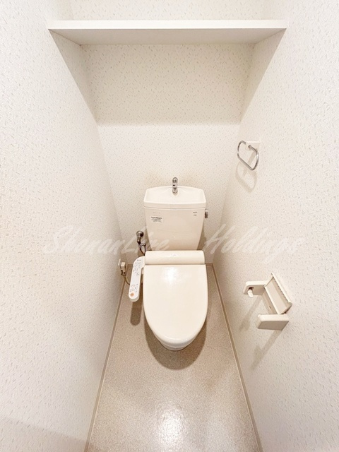 藤沢市鵠沼花沢町の賃貸マンションのトイレ|清潔感のあるトイレです