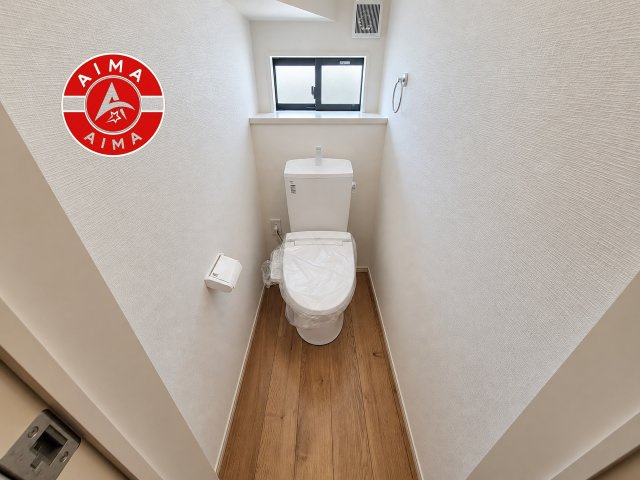 春日市弥生2丁目第2-2棟(5号棟)のトイレ|トイレ・ウォシュレット付。快適で衛生的な洗浄機能付温水シャワートイレです。