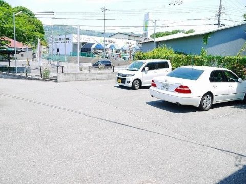レオパレスＢｏｎｎｅ　ｊｏｕｒｎｅｅの駐車場|駐車場があります
