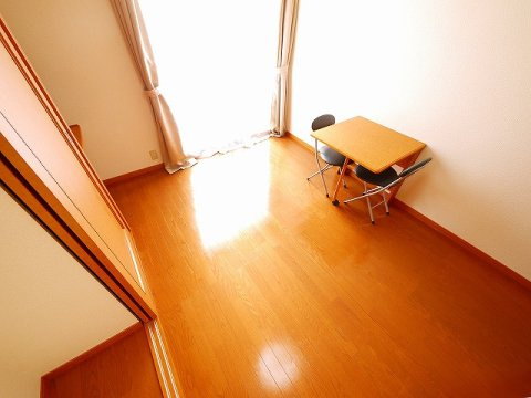 レオパレスＢｏｎｎｅ　ｊｏｕｒｎｅｅの洋室|落ち着いた色調の洋室です