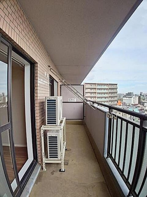 【バルコニー】 | イーストヒル町屋 | バルコニーからの眺めを楽しみながら食事をしませんか