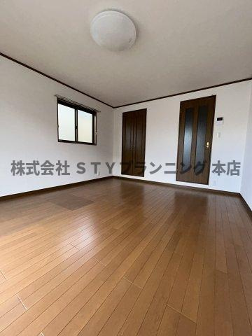 仲介手数料0円！	EARTHY　VILLAGEの居間・リビング