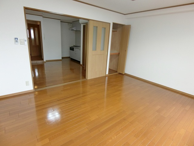 メープル甲子園の洋室
