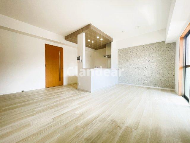 セザール谷塚の居間・リビング|ドキドキの新生活も、安心してスタート。ぴったりの住まいを見つけませんか？クランディアが一緒に住まい選びをサポートします‼　まずは、お気軽にお問合せください　＃クランディア