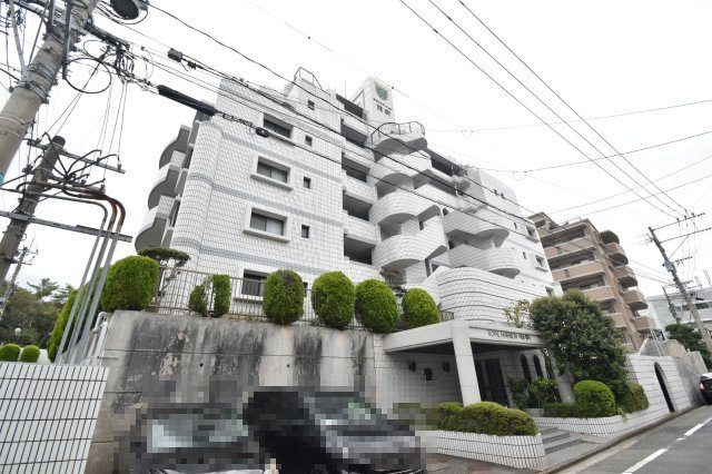 ロイヤルマンション西新の外観
