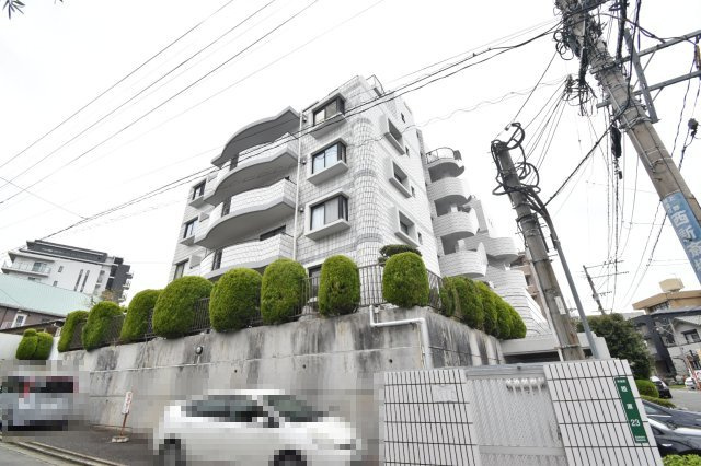 ロイヤルマンション西新の外観