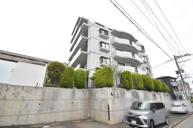 ロイヤルマンション西新の外観