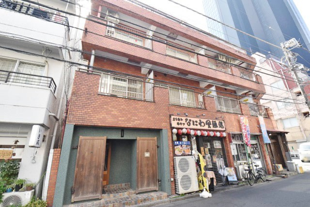 【現況写真】 | サンローゼ新宿 | 前面道路と外観の様子です。～即日のご見学可能～　お問合せはお気軽にどうぞ。