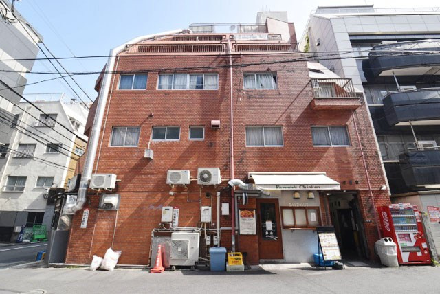 【外観】 | サンローゼ新宿 | 手入れの行き届いた外壁やエントランスなど、「見ればわかる」レベルで清潔感を保ったマンションです。築年数を感じさせない姿で皆様をお出迎えします。～即日のご見学可能～　お問合せはお気軽にどうぞ。