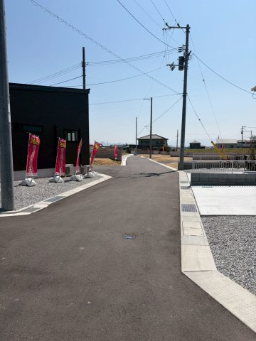 多度津町三井新築戸建　ルミナスガーデン多度津①の前面道路含む現地写真