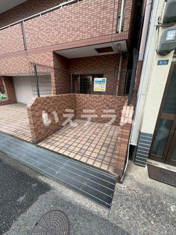 プレサンス神戸裁判所前のエントランス