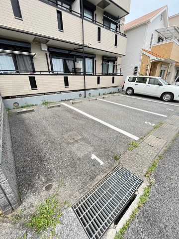 ルミエール甲東園Ⅱの駐車場