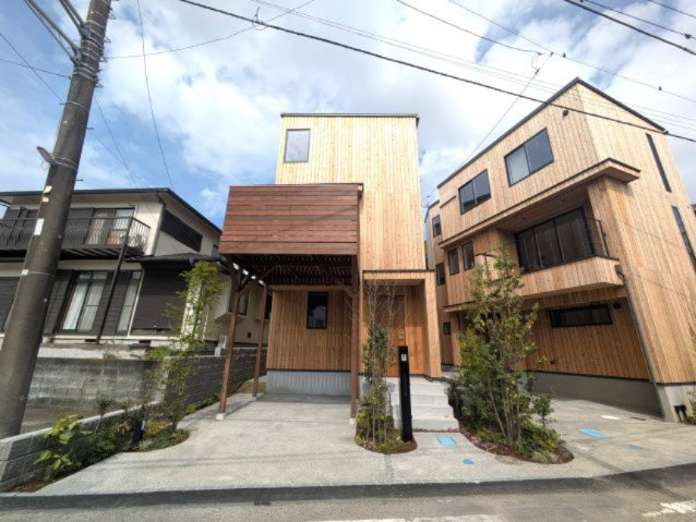 海まで徒歩9分！ ウッドバルコニー完備 新築戸建