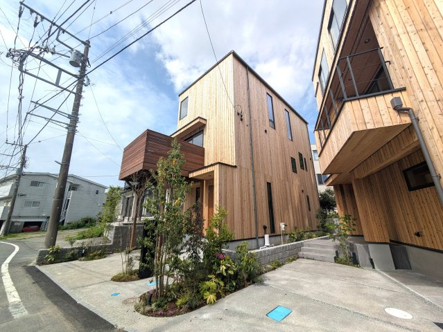 海まで徒歩9分！ ウッドバルコニー完備 新築戸建の外観|陽当たり良好