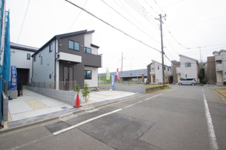 【前面道路含む現地写真】