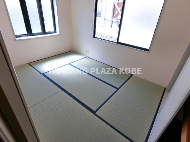 関守ハイツのその他|広めの和室。