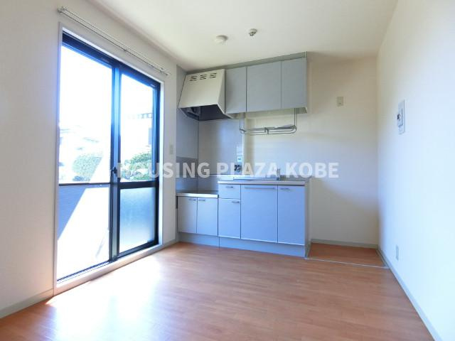 関守ハイツの居間・リビング|南向きの庭に面したリビングは日当たり良好です。