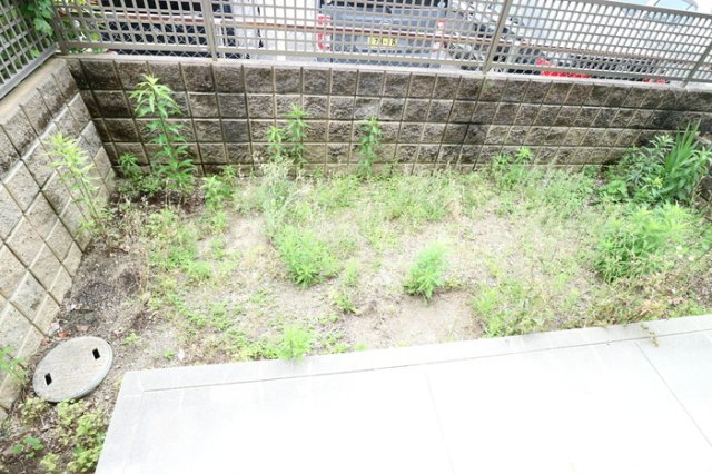 クレールタウン立花Bの庭