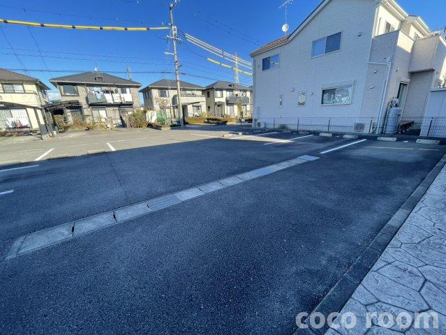 ぺブルコートの駐車場