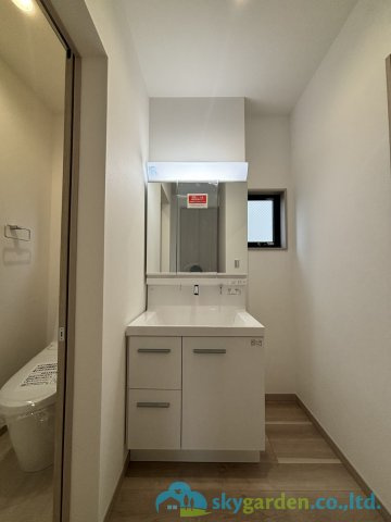 小田原市酒匂　築後未入居戸建　全2棟2号棟の独立洗面台
