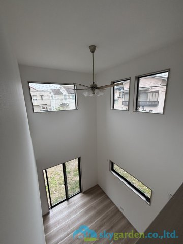 小田原市酒匂　築後未入居戸建　全2棟2号棟の居間・リビング