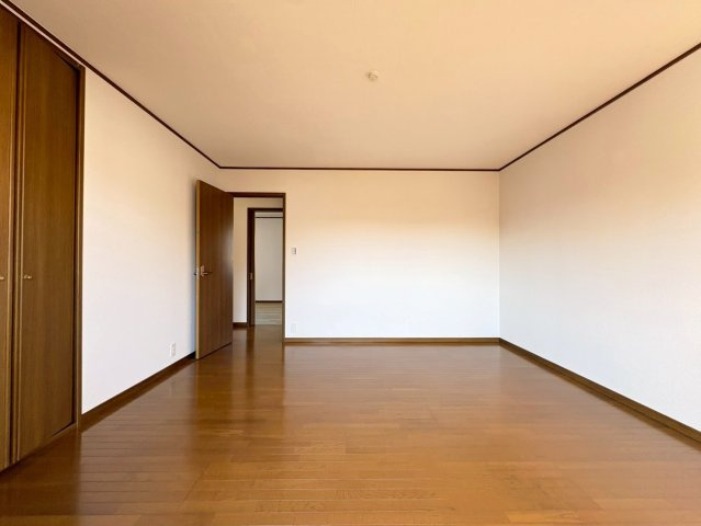 荒木町荒木の洋室