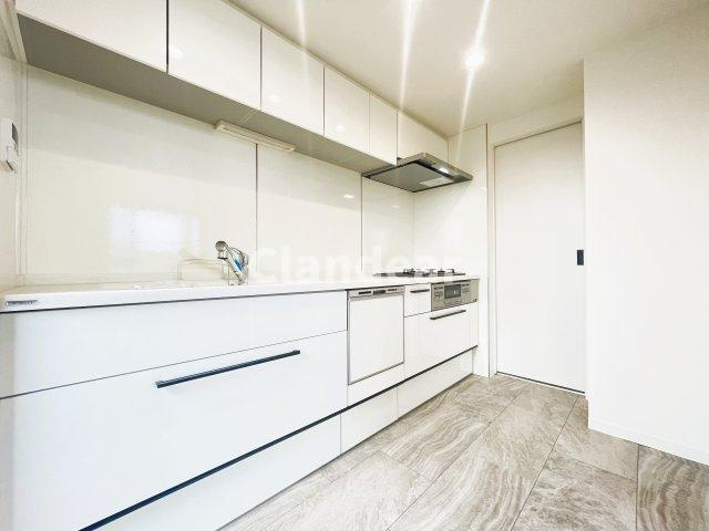 302のキッチン|ドキドキの新生活も、安心してスタート。ぴったりの住まいを見つけませんか？クランディアが一緒に住まい選びをサポートします‼　まずは、お気軽にお問合せください　＃クランディア