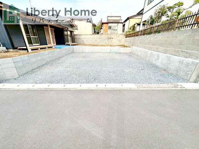 ひたちなか市中根　中古戸建の駐車場