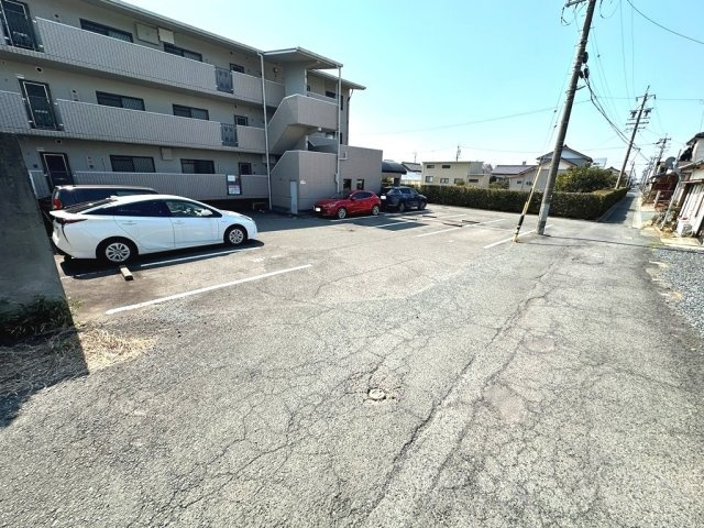 リヴァージュ北島の駐車場