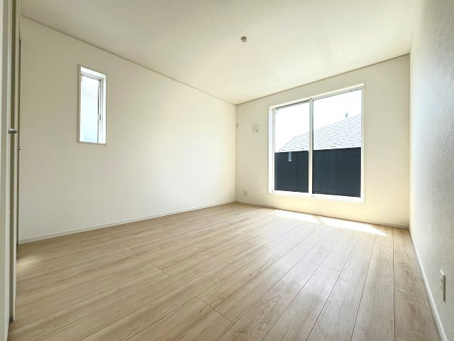 【寝室】 | 福岡市東区水谷1丁目第5　2号棟（全5棟）【仲介手数料無料・0円】 | 現地写真。2階主寝室です。