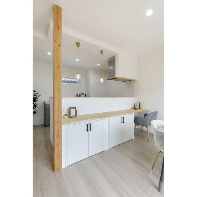 敦賀市公文名中古戸建の居間・リビング