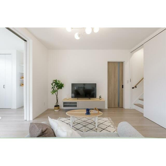 敦賀市公文名中古戸建の居間・リビング