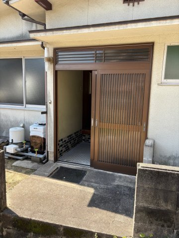 田頭貸戸建ての玄関