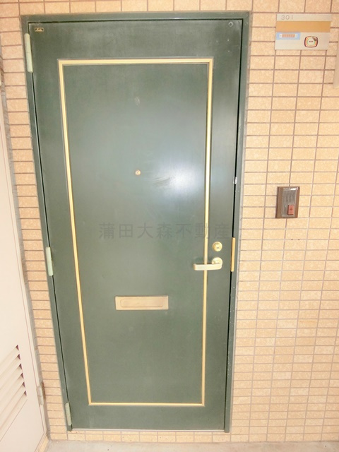 アクイール・セイザンの玄関