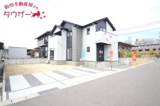 【駐車場】 | 油井小学校・安達中学校区　二本松市油井　-リガーレⅠ&Ⅱ-　２期　全２棟　１号棟 | 駐車スペース３台以上の広々とした敷地です♪　外水道もついていますので洗車に便利！