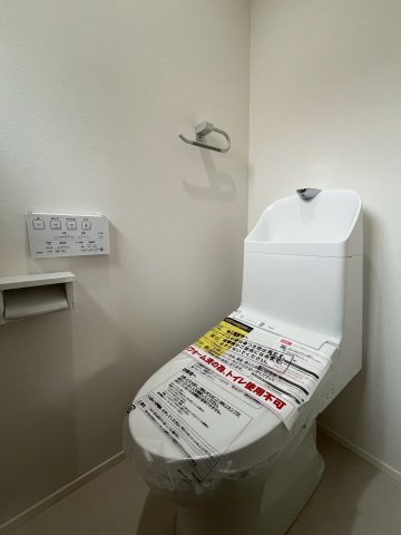 世田谷区船橋1丁目　新築戸建のトイレ|ウォシュレット付きのトイレはいつも快適！

現地ご見学希望・資料請求などお気軽にお問い合わせ下さい！
03-5990-5201