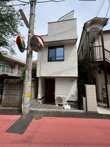 世田谷区船橋1丁目　新築戸建の外観|清潔感のあるシンプルな外観が特徴の新築戸建。

現地ご見学希望・資料請求などお気軽にお問い合わせ下さい！
03-5990-5201