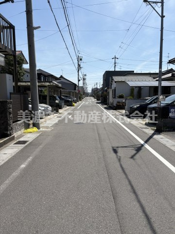 ６５４９５　岐阜市加納南陽町1丁目土地の前面道路含む現地写真