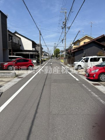 ６５４９５　岐阜市加納南陽町1丁目土地の前面道路含む現地写真