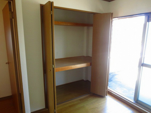 神戸市須磨区磯馴町３丁目の賃貸マンションの収納