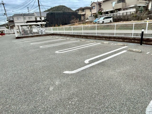 シーズンズ　コンフォートⅠの駐車場