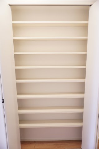 シャルム北越谷B棟の収納|廊下