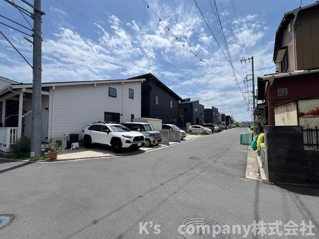 ◎茅ヶ崎市西久保　中古戸建の前面道路含む現地写真|駐車がしやすいです☆