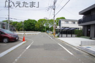 【前面道路含む現地写真】