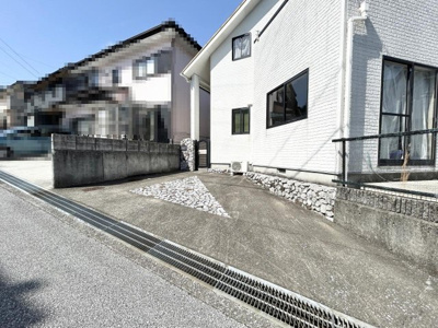 【駐車場】 | （ご成約）中古一戸建　高知市潮見台３丁目